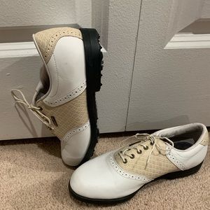 Ladies golf shoes